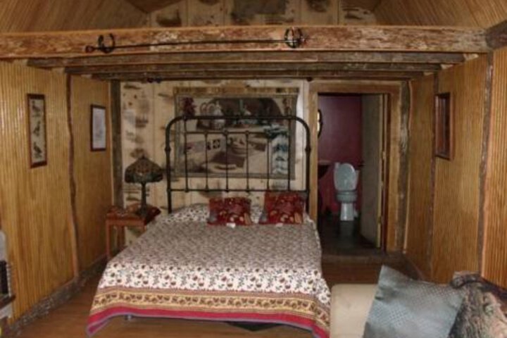 DIAMOND JOHNS RIVERSIDE RETREAT