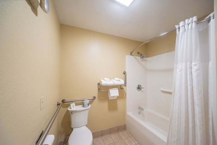 Relax Inn & Suites