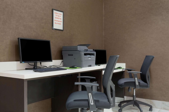 Business Center 66 of 67
