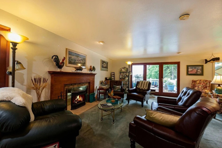 HILLSIDE HOUSE BED AND BREAKFAST