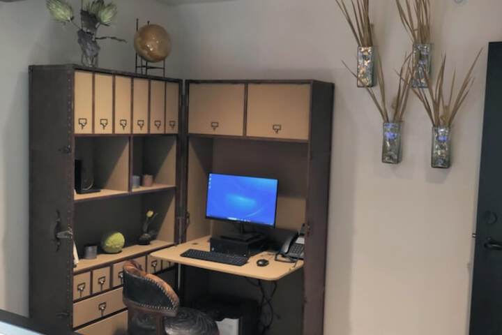 Business Center 24 of 25