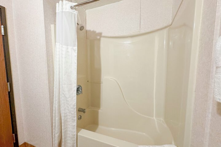 FairBridge Inn & Suites Batavia - Darien Amusement Park