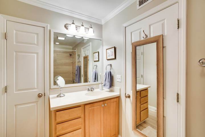 Old Town Bay St. Louis Townhome: Walk to Beach