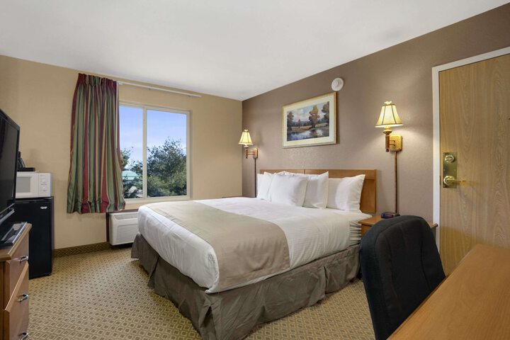 Room 14 of 27