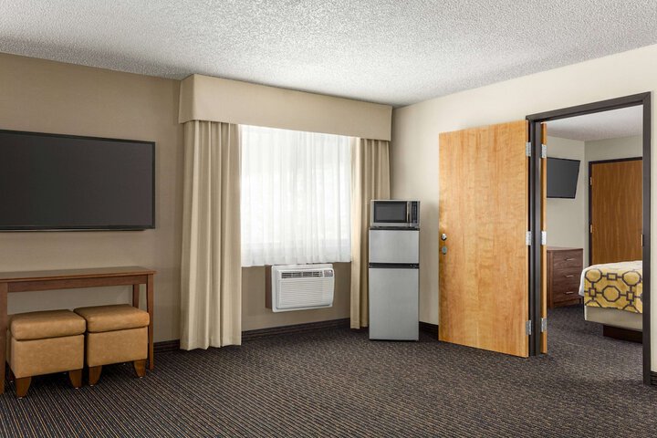 Room 13 of 36