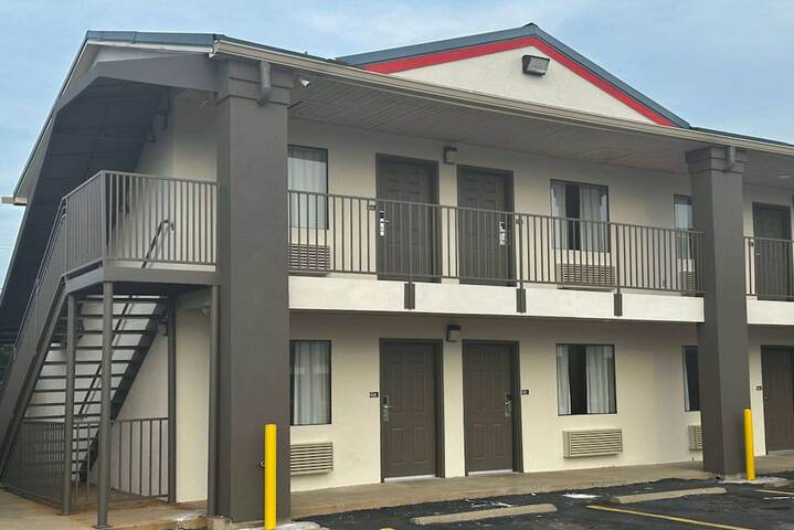Hotel 7 of 49