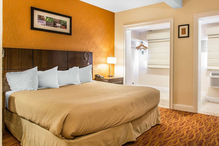 Room 35 of 51
