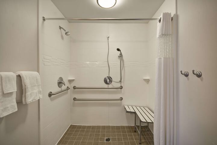 Room 28 of 39