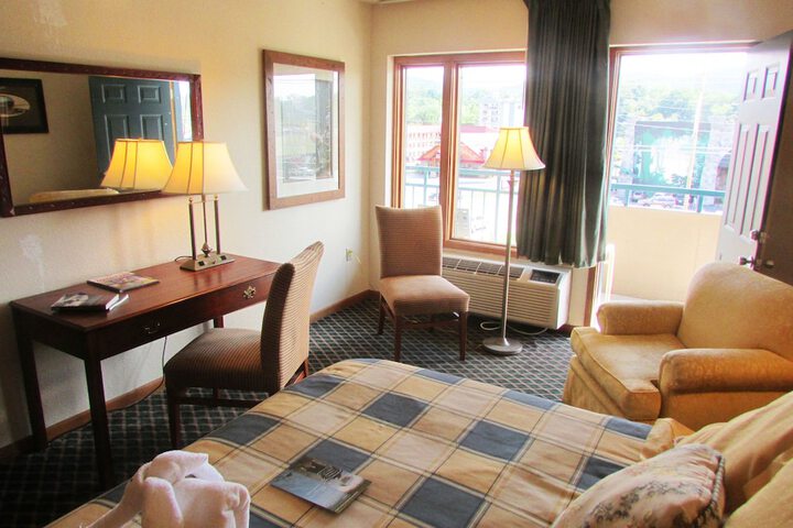 Room 15 of 80