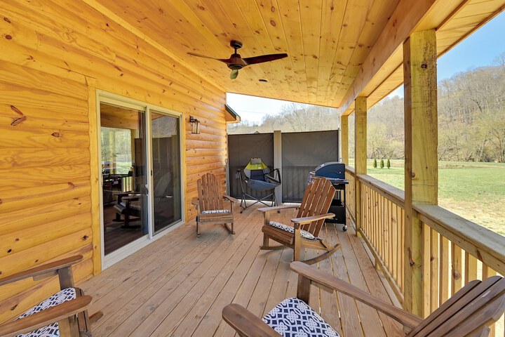 Riverside Beattyville Cabin w / Kayaks & Fire Pit!
