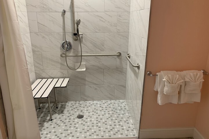 Room 32 of 43