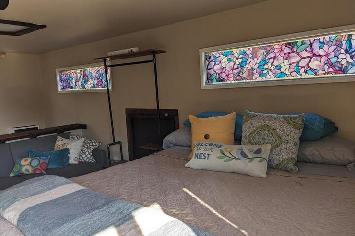 Rustic Rooms Barn Loft (Upstairs Studio Apartment) Near Kings Canyon & Sequoia National Parks