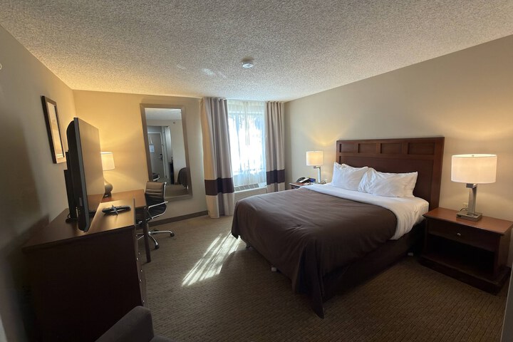 Wingate by Wyndham Utica