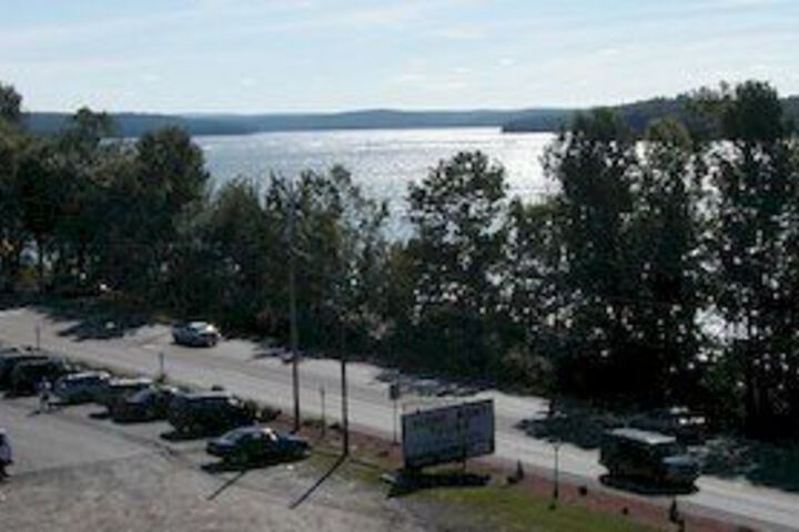 Greshams Lake View Motel