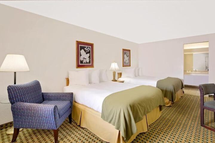 Room 8 of 9