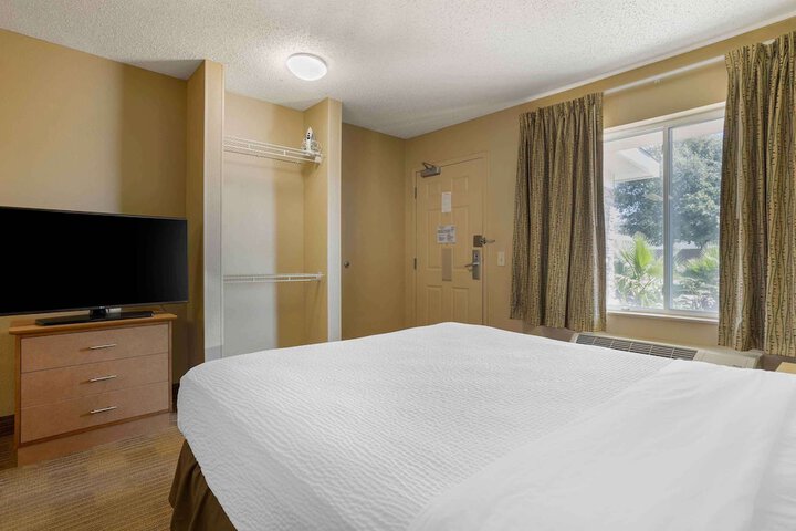 Room 15 of 32