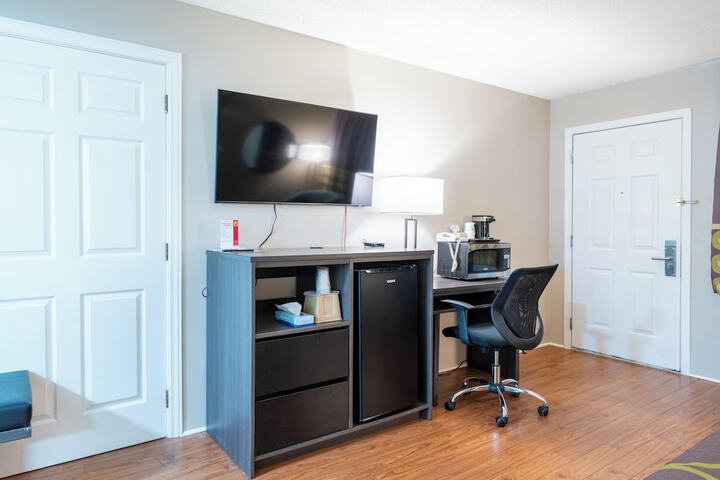Super 8 by Wyndham Gananoque / Country Squire Resort