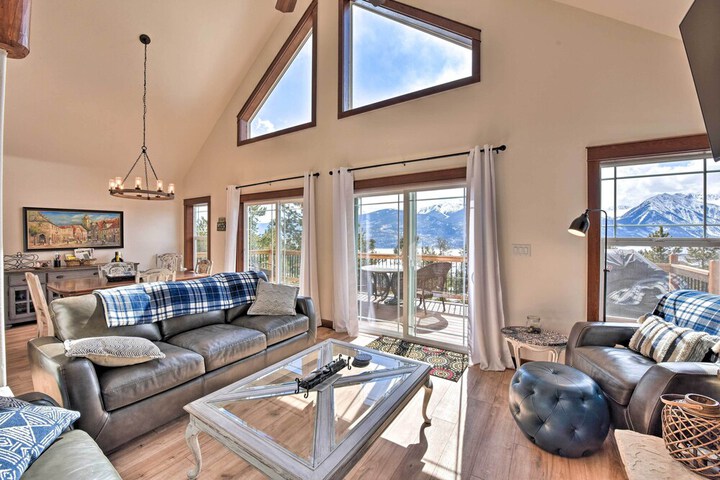 Gorgeous Twin Lakes Home w / Deck Overlooking Mtns!