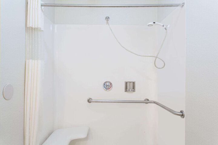 Room 8 of 16