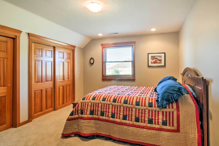 Custom Home w / Decks in Boulder! Gateway to Parks!