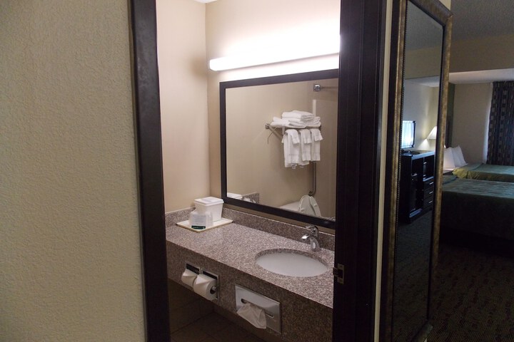 Room 52 of 68