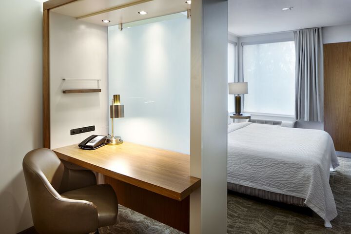 Room 17 of 28