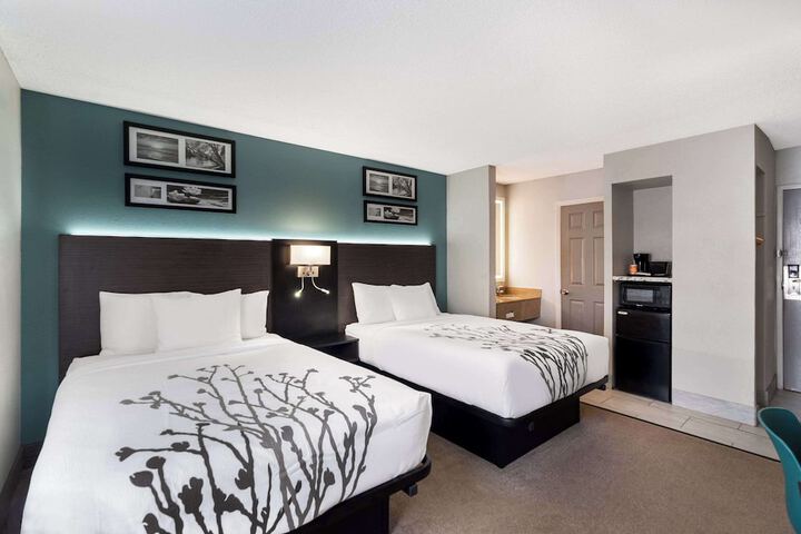 Room 12 of 28