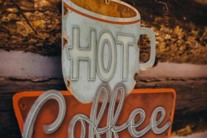 Roadhouse Lodge & Coffee Shop