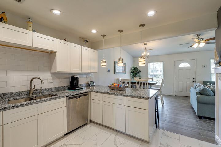 North Topsail Beach Townhome: Walk to the Beach!