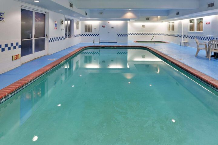 Country Inn & Suites by Radisson Fresno North, CA