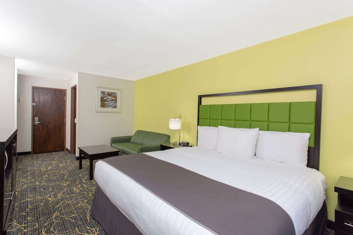 Room 34 of 46