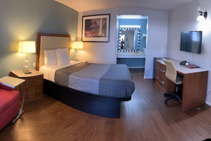 Room 16 of 28