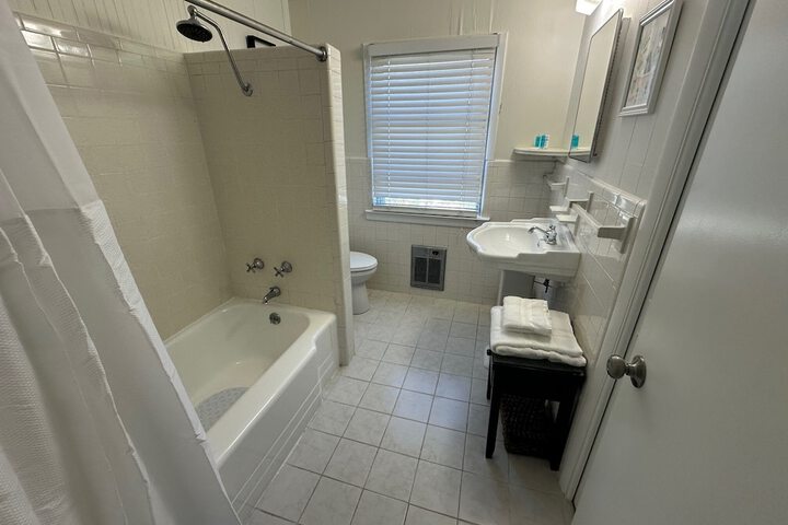 Room 18 of 38