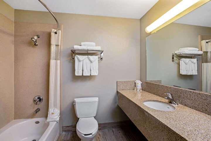 Room 12 of 27