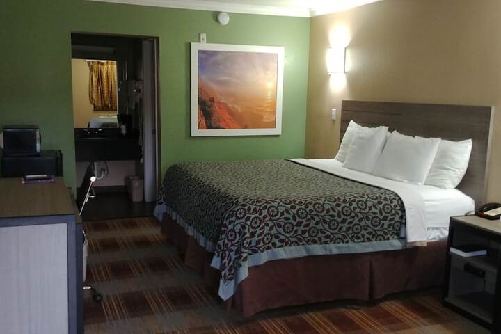 Room 10 of 22