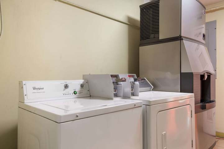 Econo Lodge Inn & Suites Brooks - Louisville South