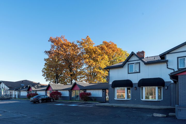 Super 8 by Wyndham Gananoque / Country Squire Resort