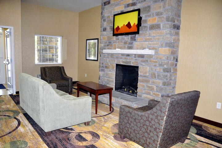 Lounge 46 of 56