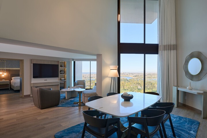 VEA Newport Beach a Marriott Resort & Spa