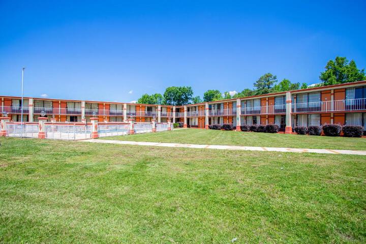 OYO hotel Greensboro east I 40