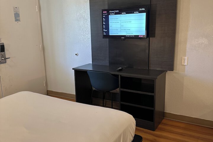Room 6 of 23