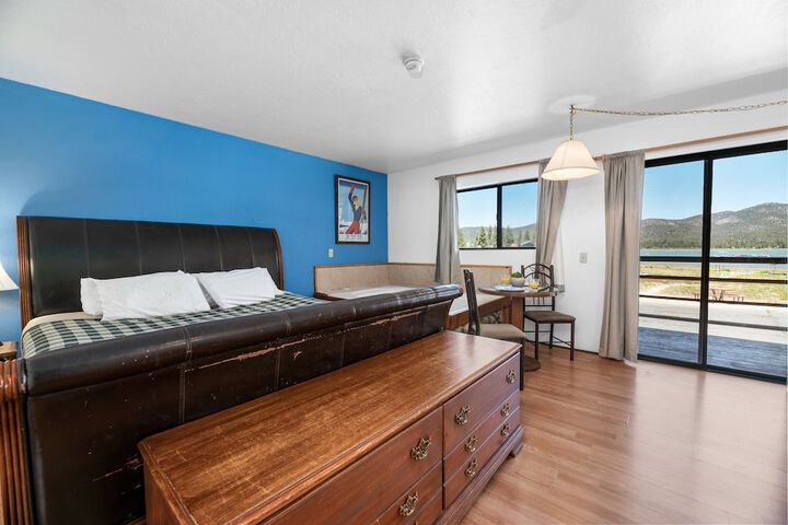 Room 100 of 141