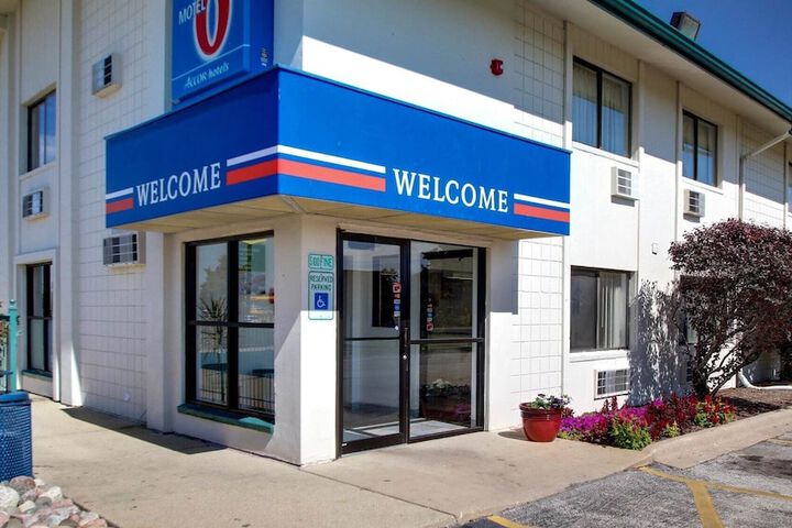 Motel 6 Normal IL - Bloomington Area