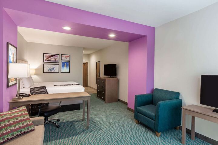 Room 16 of 33