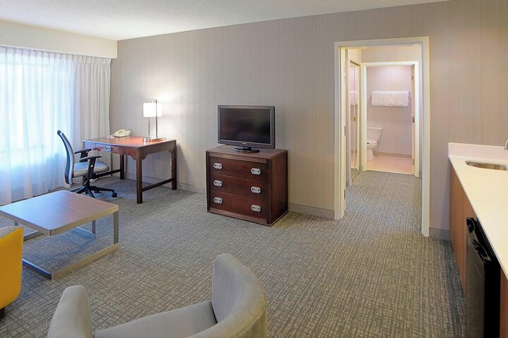 Room 10 of 16