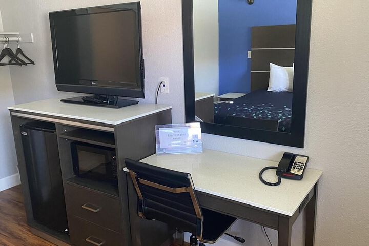 Room 9 of 21