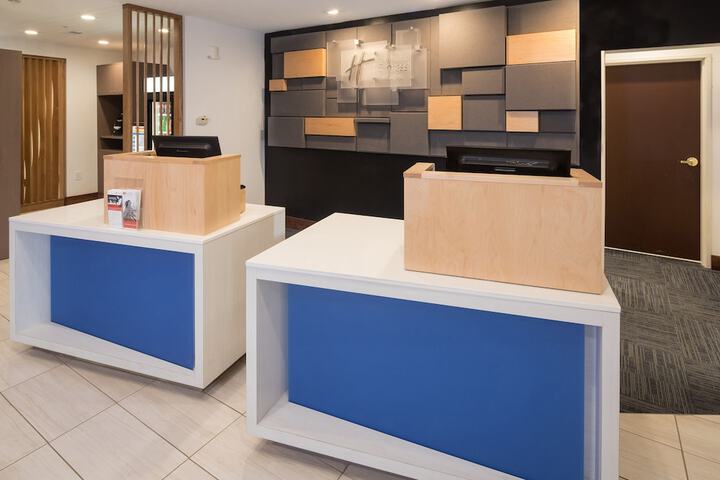 Holiday Inn Express Hotel & Suites Detroit - Utica by IHG