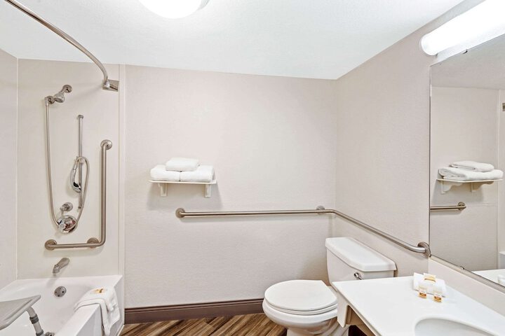 Room 9 of 25