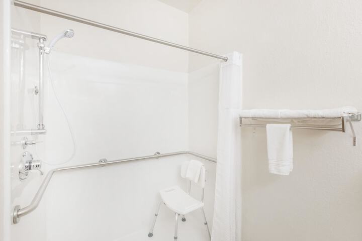 Room 8 of 26