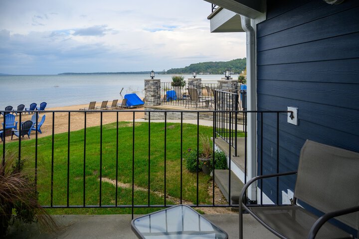 Pointes North Beachfront Hotel – 2 Person Spa Tub Studios